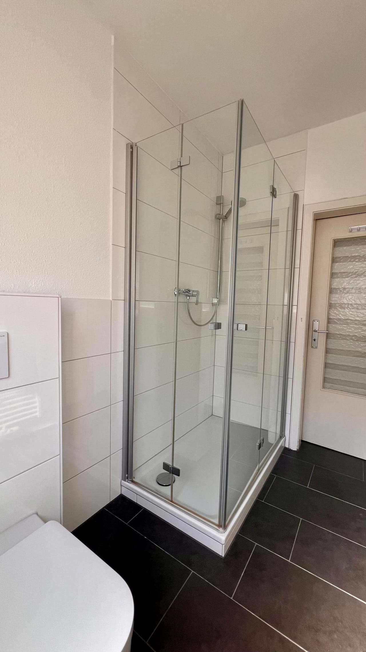 Badezimmer mit Dusche
